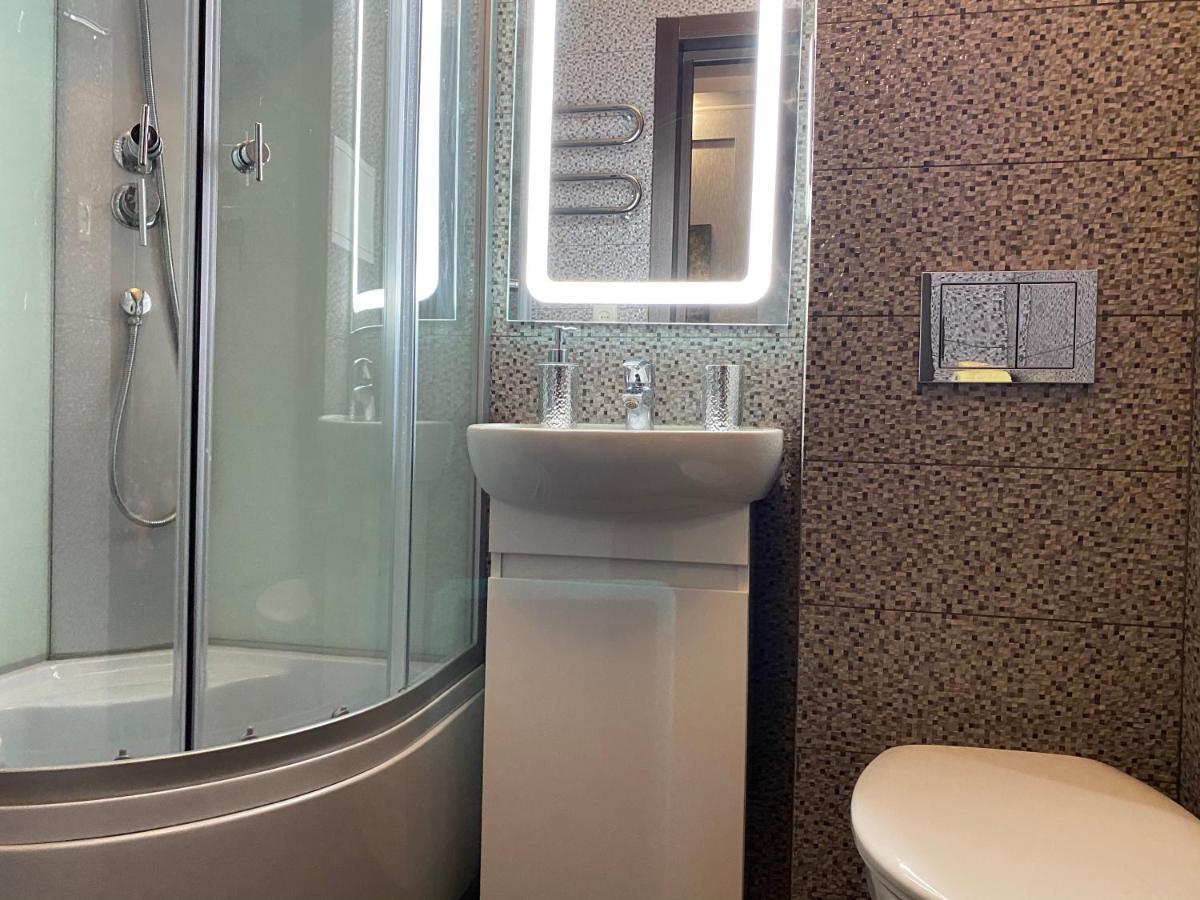 Modern Luxury Studio In The Center Of Kharkiv At Konstitutsii Square Exterior photo