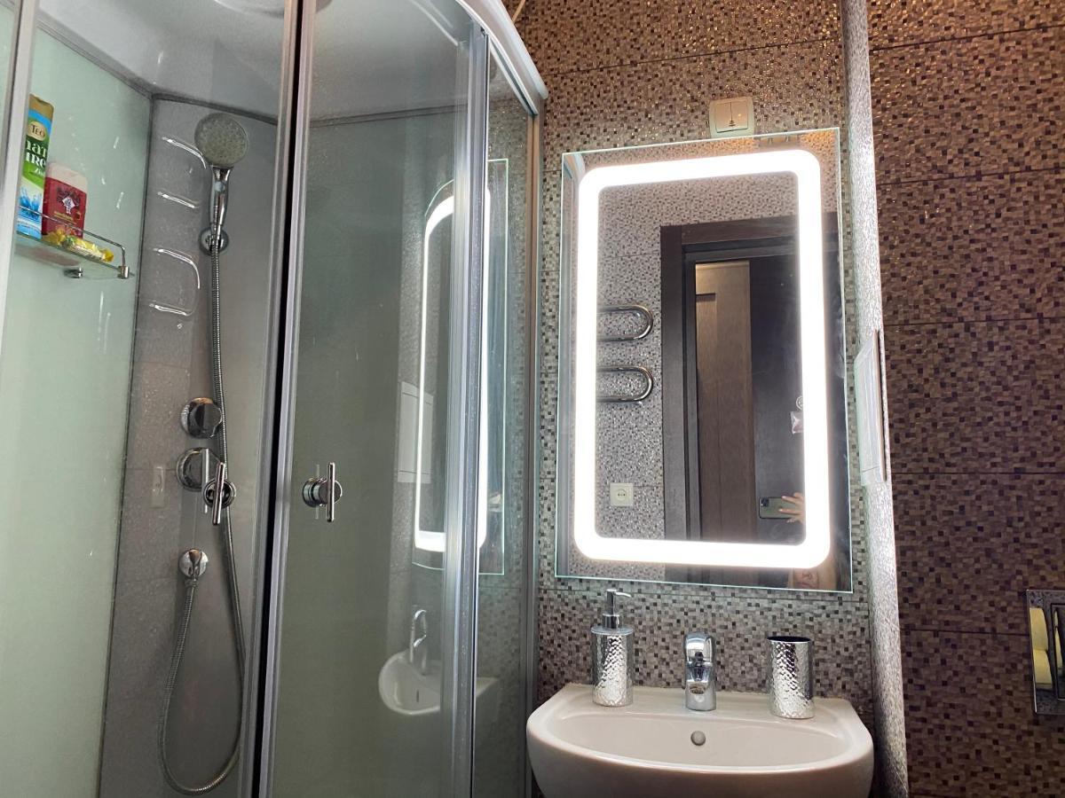 Modern Luxury Studio In The Center Of Kharkiv At Konstitutsii Square Exterior photo