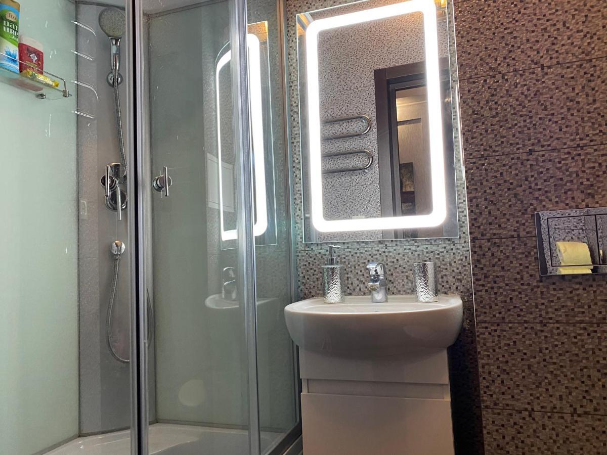 Modern Luxury Studio In The Center Of Kharkiv At Konstitutsii Square Exterior photo