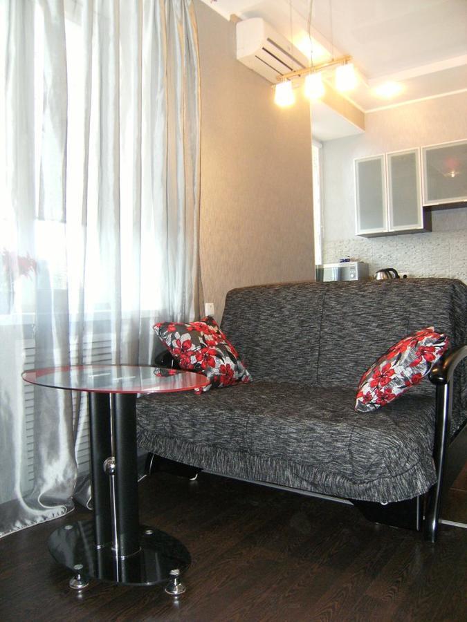 Modern Luxury Studio In The Center Of Kharkiv At Konstitutsii Square Exterior photo
