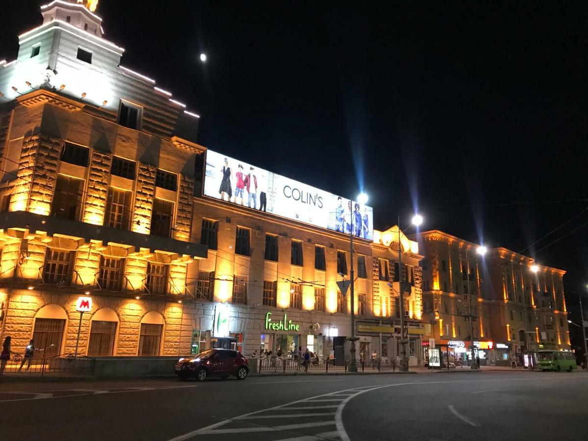 Modern Luxury Studio In The Center Of Kharkiv At Konstitutsii Square Exterior photo