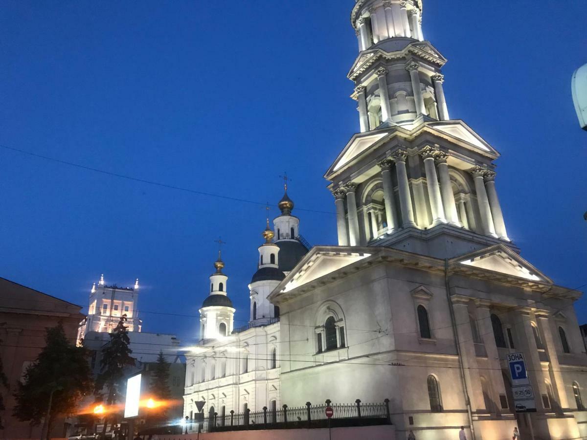 Modern Luxury Studio In The Center Of Kharkiv At Konstitutsii Square Exterior photo