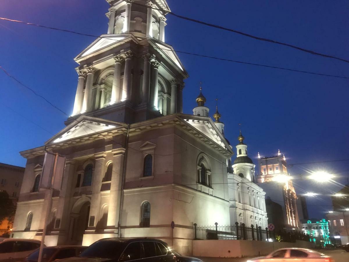Modern Luxury Studio In The Center Of Kharkiv At Konstitutsii Square Exterior photo